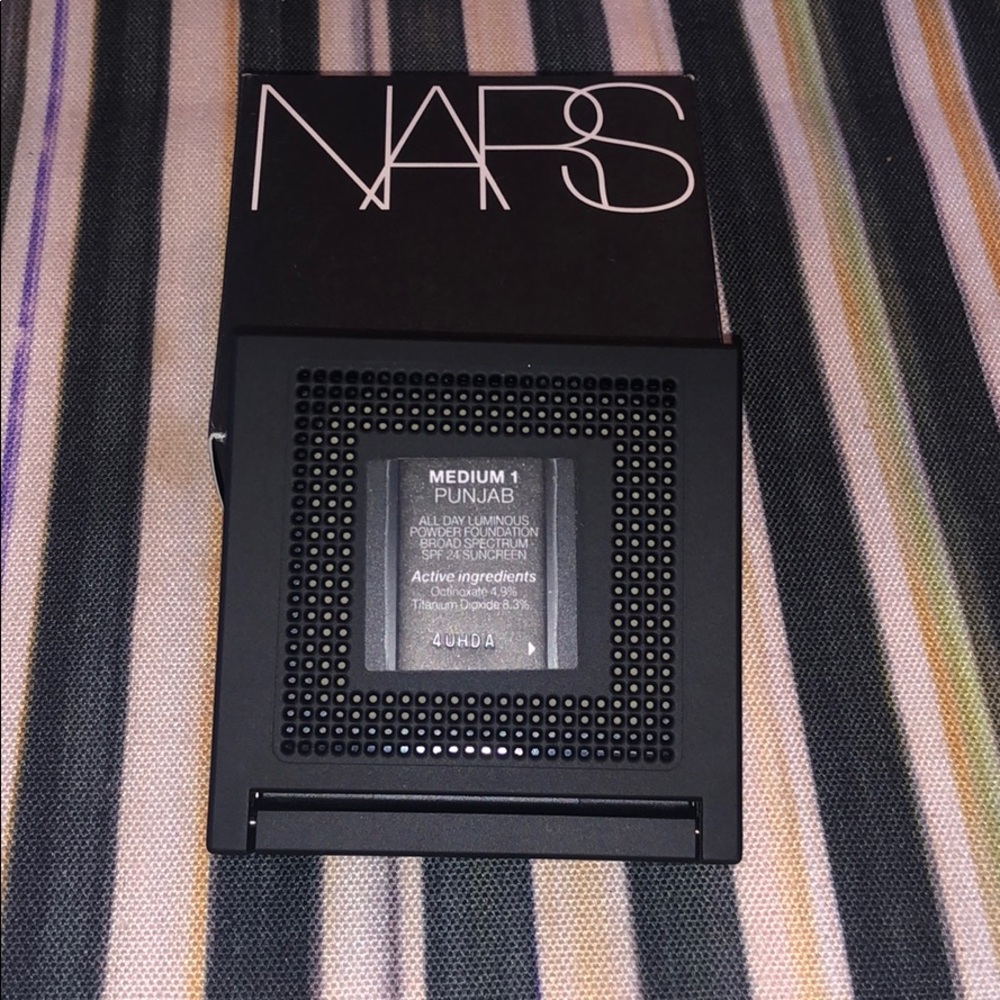 All Day Luminous Powder Foundation SPF 24 - Picture 4 of 4